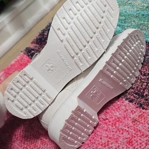 Dr Martens boots white NEW - Picture 7 of 7